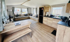 Home from home 6 berth static caravan